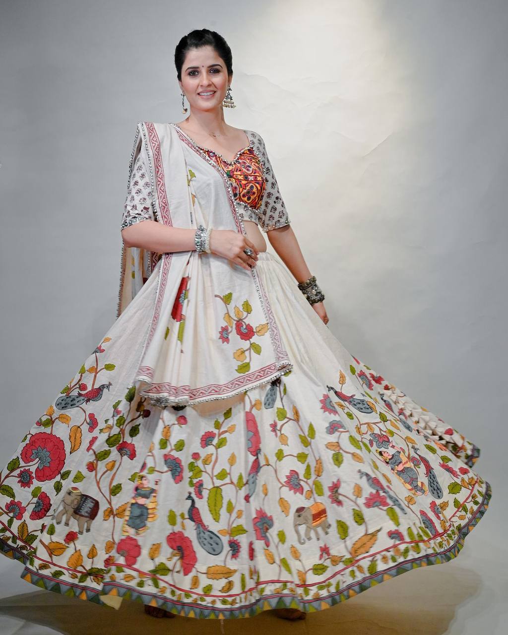White Navratri Special Pure Cotton Chaniya Choli with Gamathi & Real Mirror Work