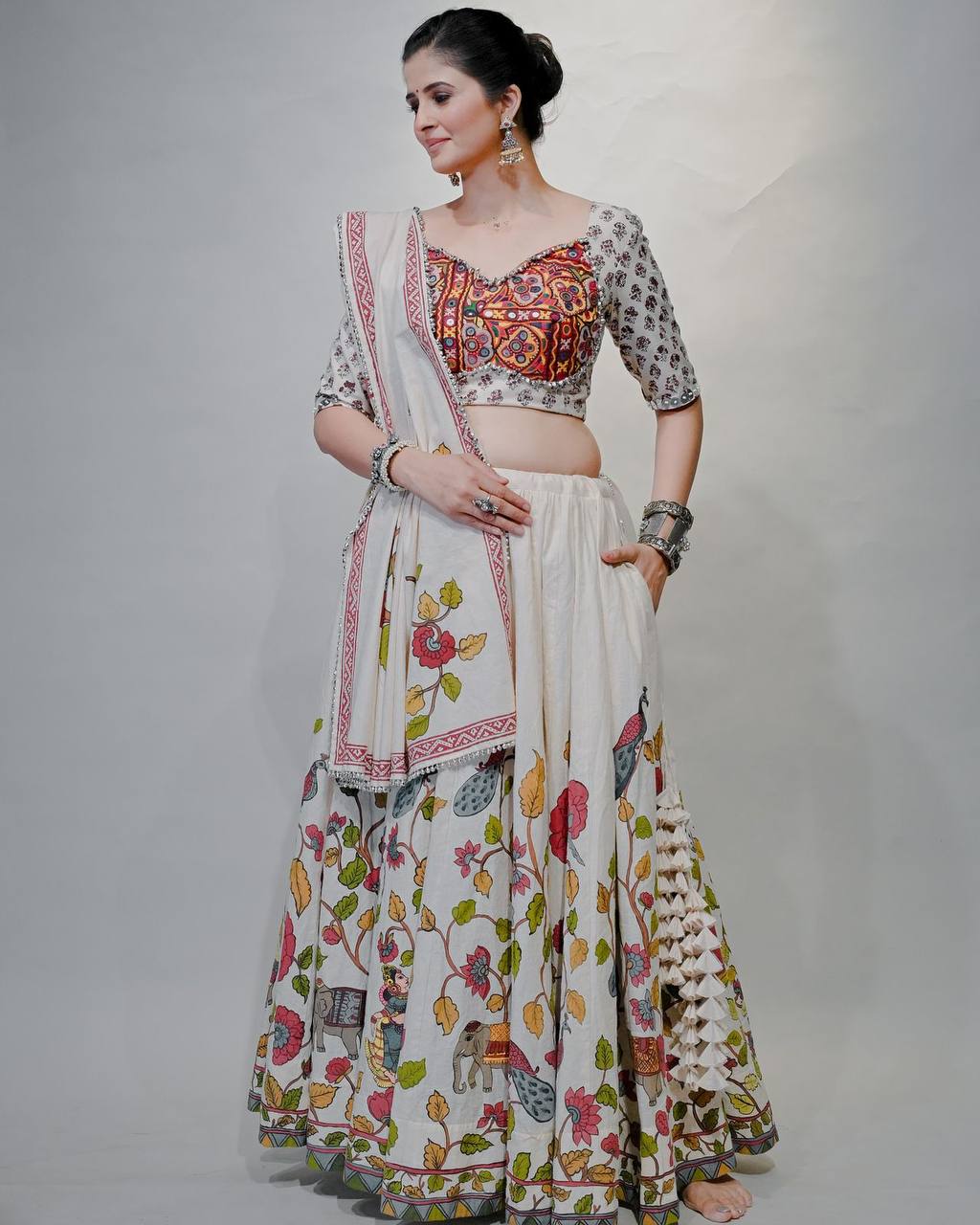 White Navratri Special Pure Cotton Chaniya Choli with Gamathi & Real Mirror Work