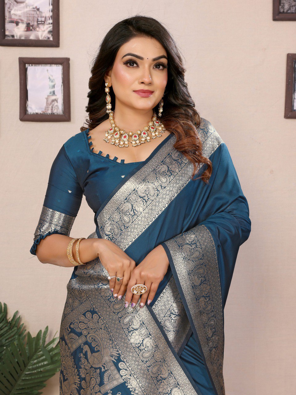 Glorious Pink Banarasi Silk Weaving Saree